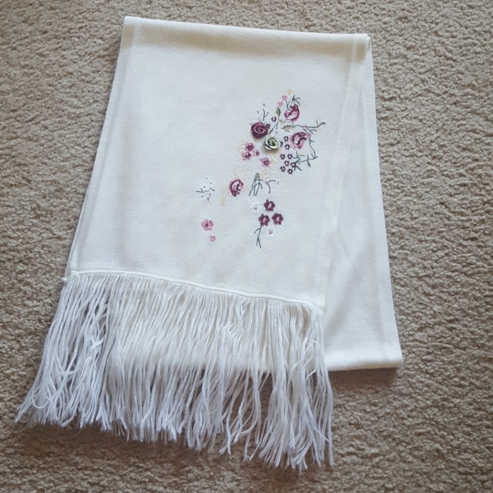 Embroidered cream wool scarf from Uzbekistan